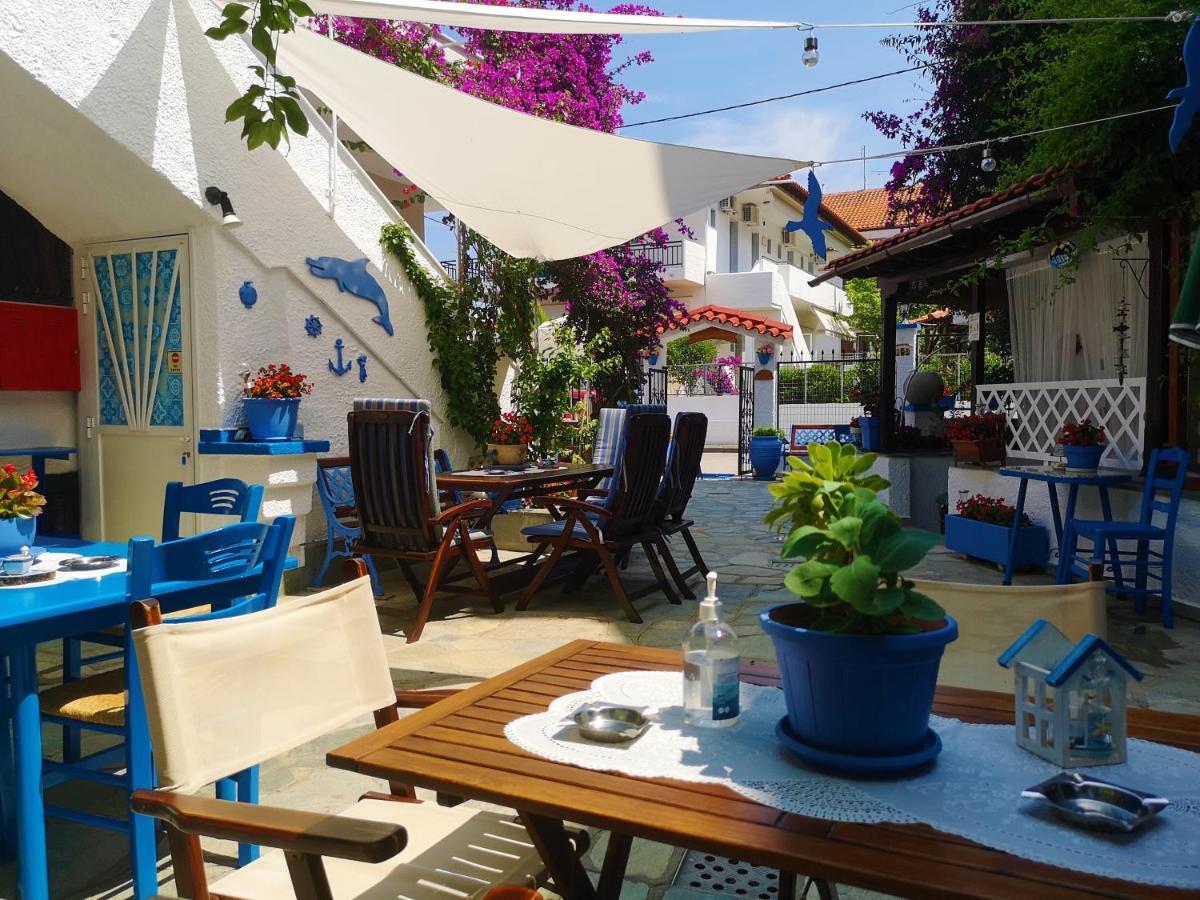 Haus Niko Apartments And Suites Nea Poteidaia Ngoại thất bức ảnh