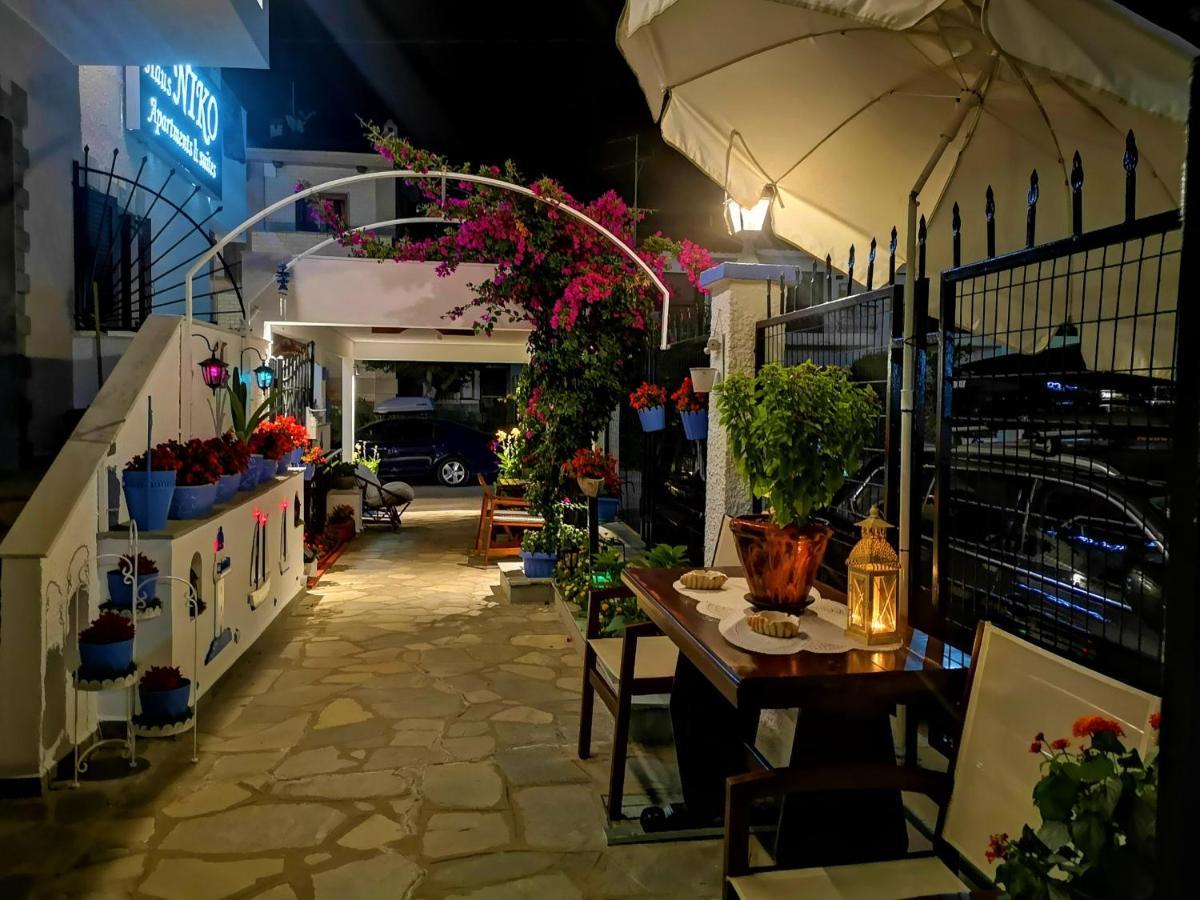 Haus Niko Apartments And Suites Nea Poteidaia Ngoại thất bức ảnh