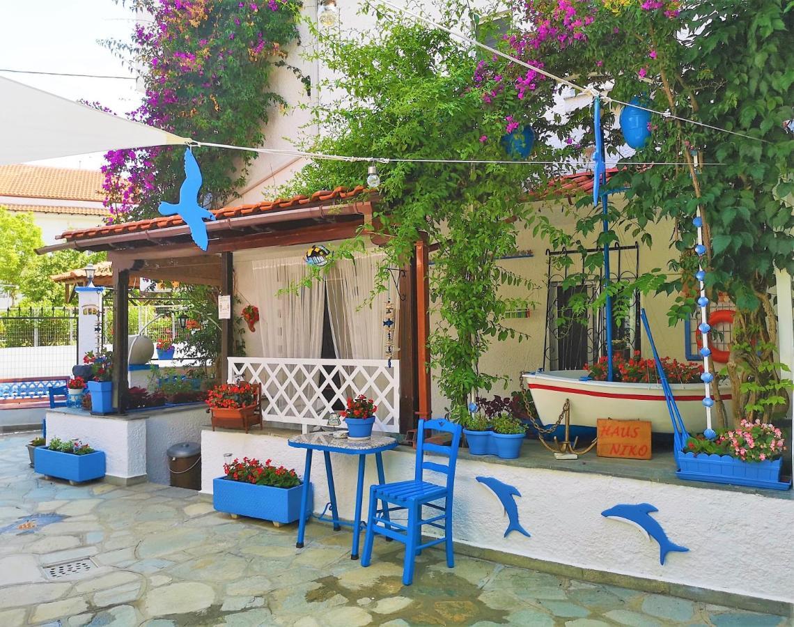 Haus Niko Apartments And Suites Nea Poteidaia Ngoại thất bức ảnh
