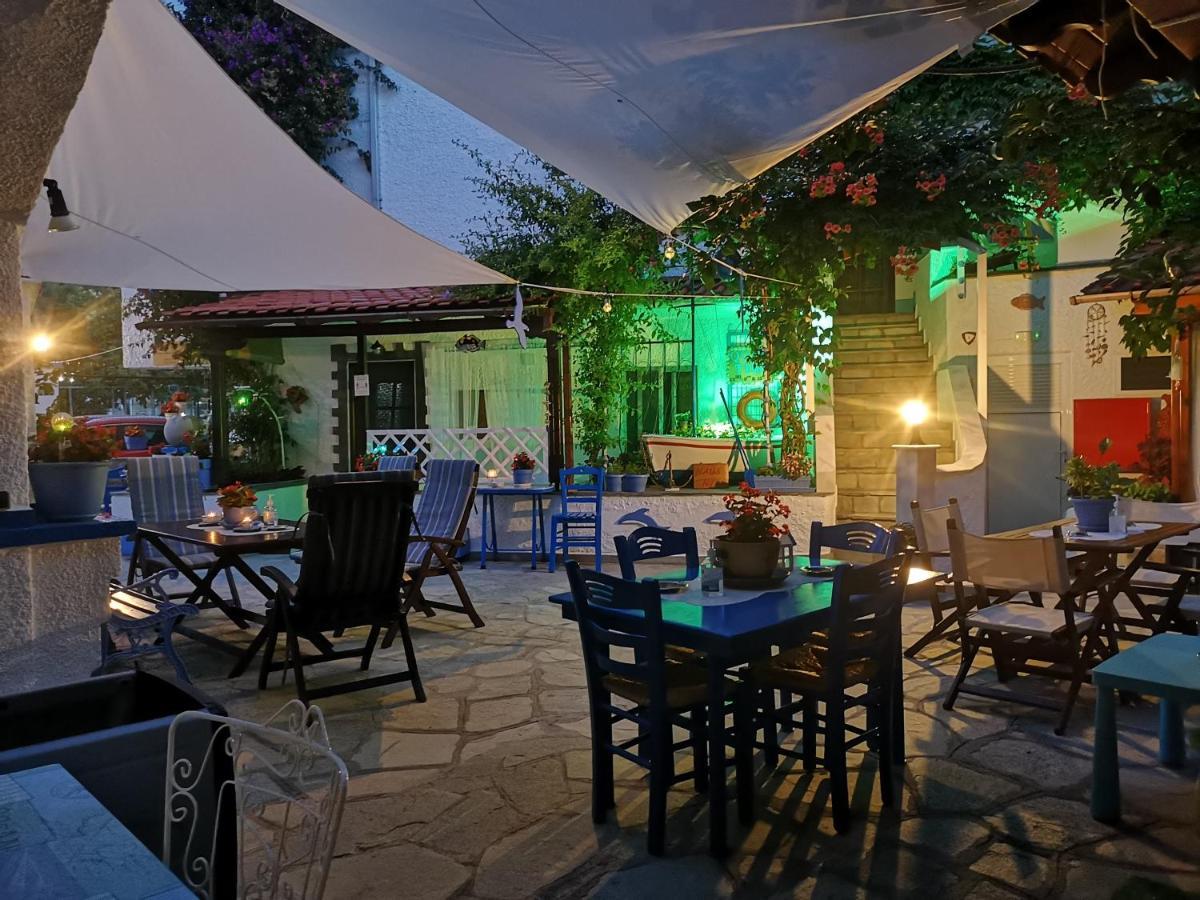 Haus Niko Apartments And Suites Nea Poteidaia Ngoại thất bức ảnh