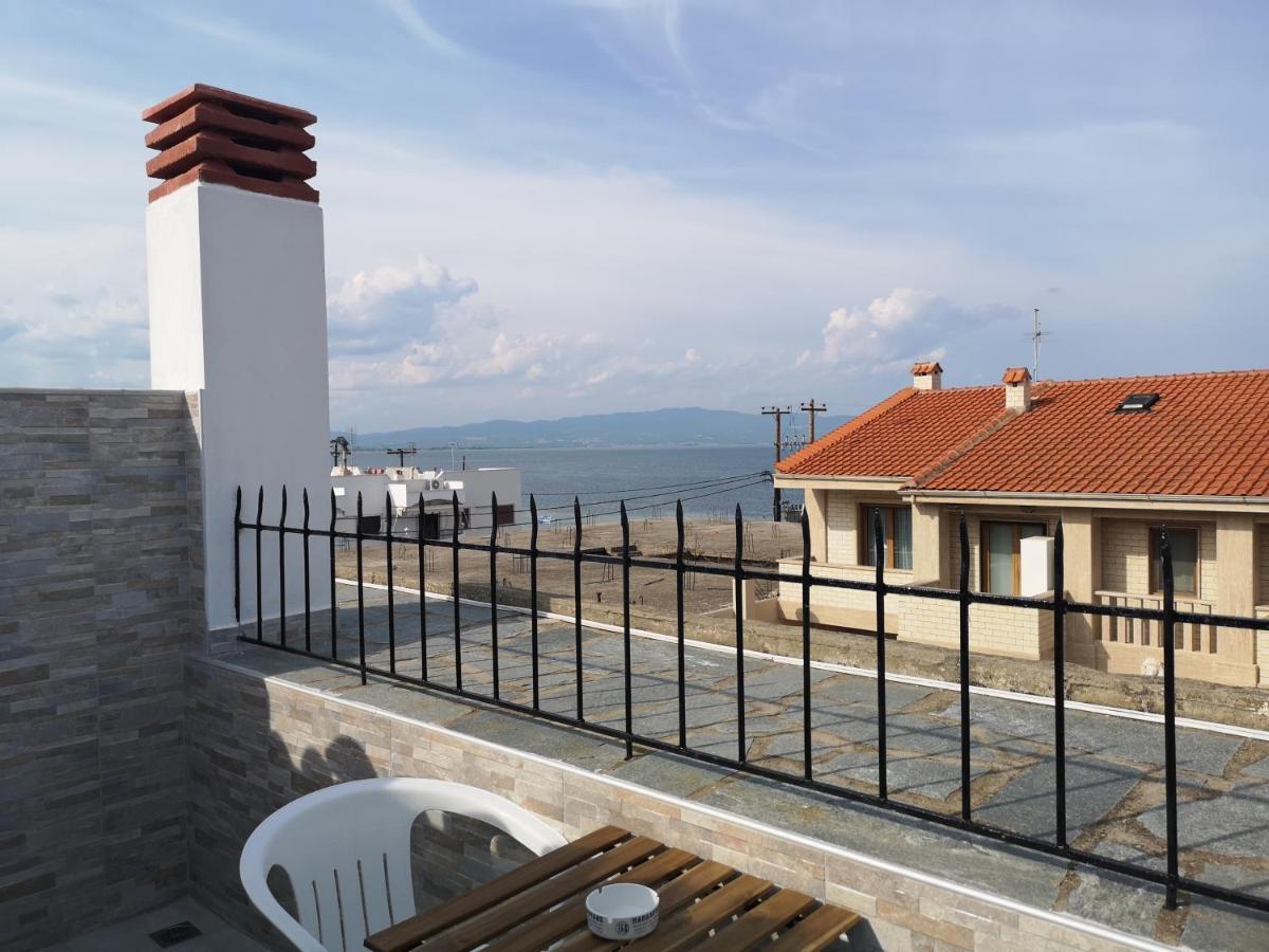 Haus Niko Apartments And Suites Nea Poteidaia Ngoại thất bức ảnh