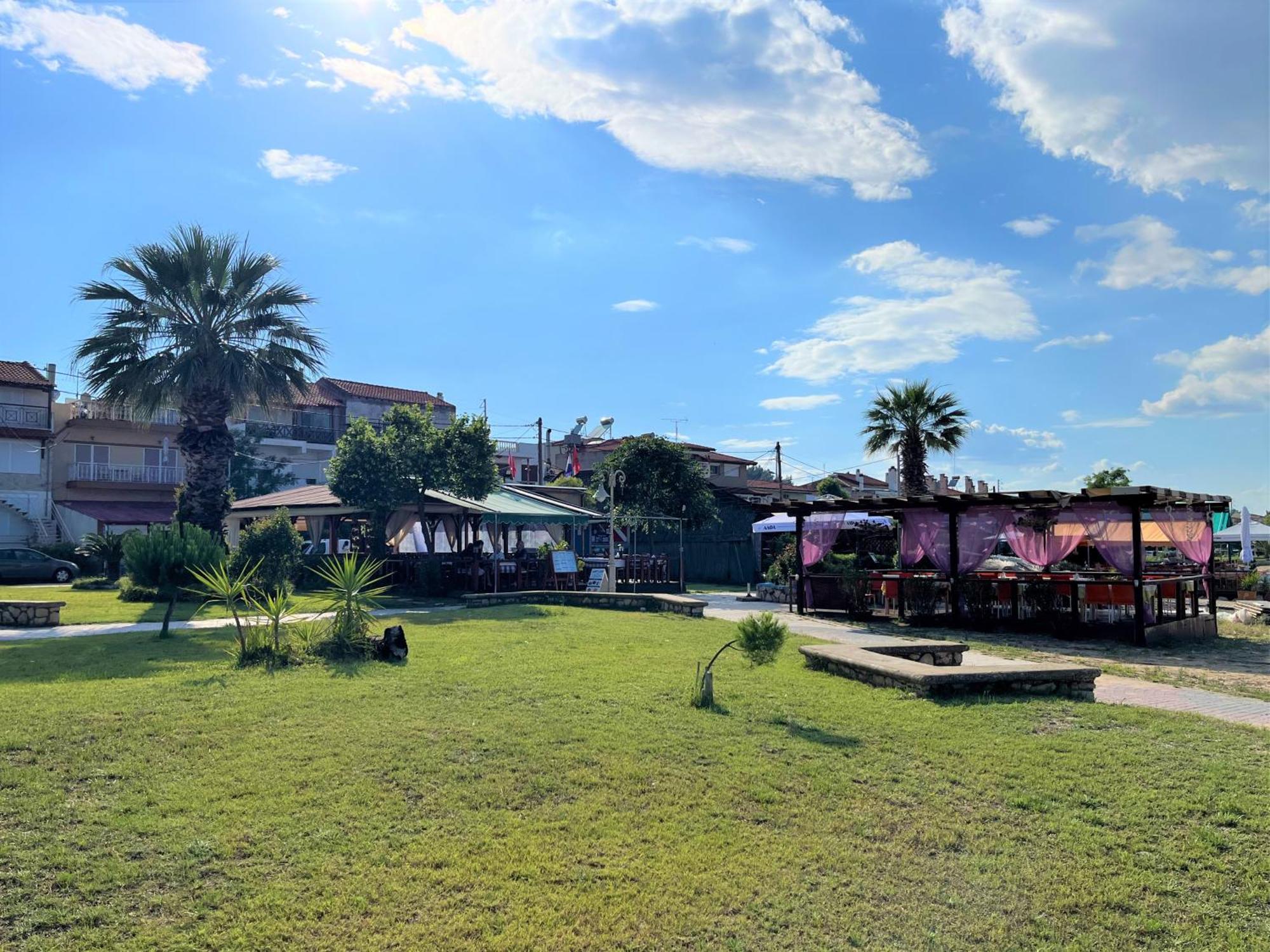 Haus Niko Apartments And Suites Nea Poteidaia Ngoại thất bức ảnh