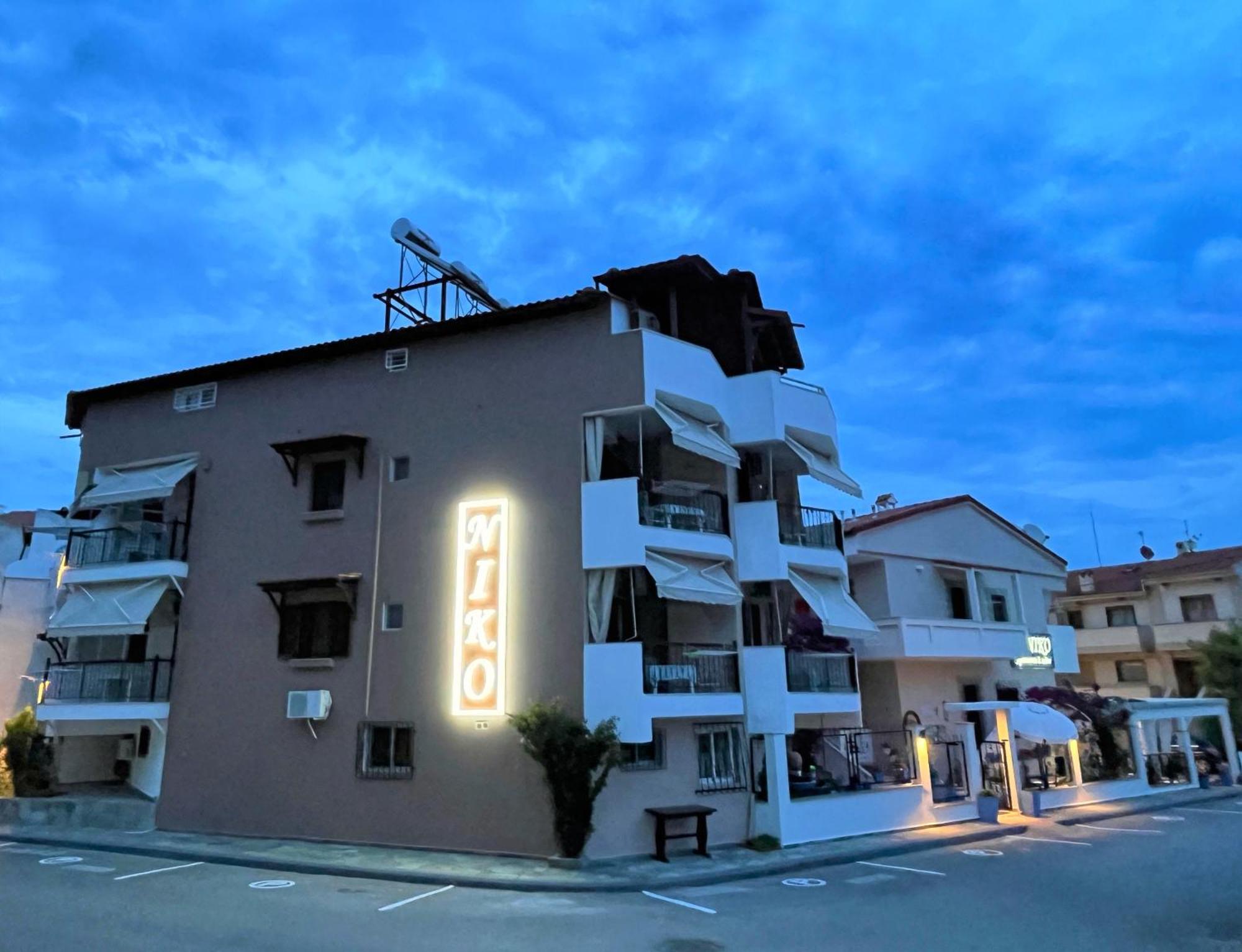 Haus Niko Apartments And Suites Nea Poteidaia Ngoại thất bức ảnh
