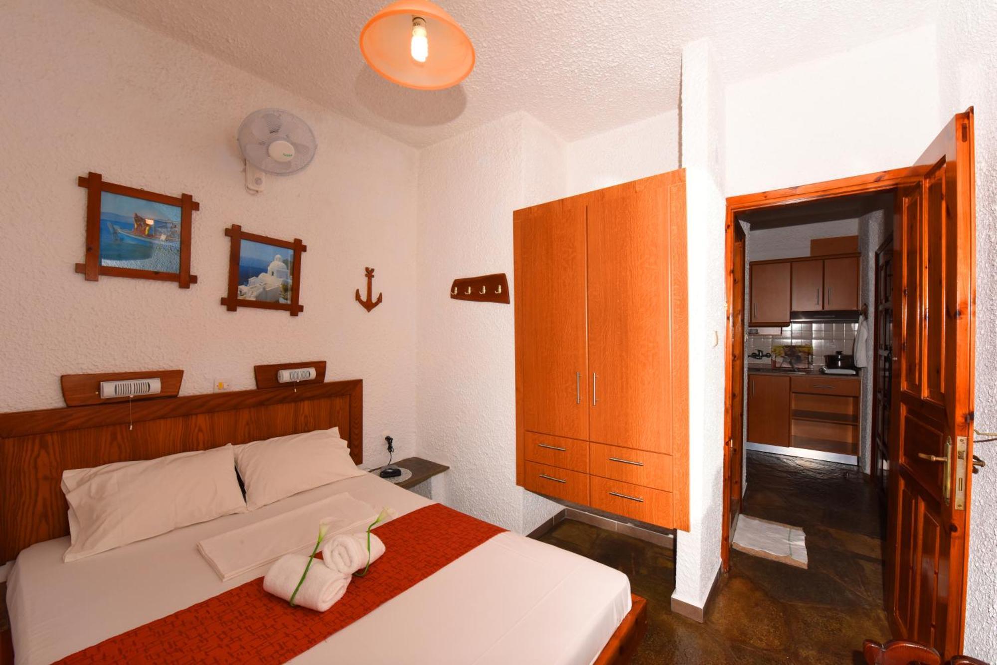 Haus Niko Apartments And Suites Nea Poteidaia Phòng bức ảnh