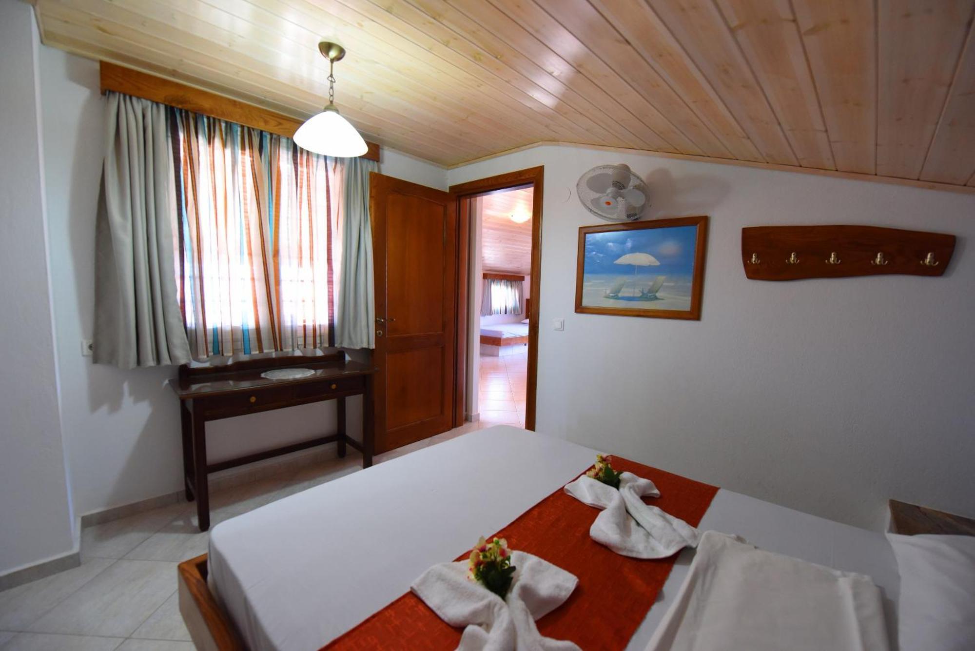 Haus Niko Apartments And Suites Nea Poteidaia Phòng bức ảnh