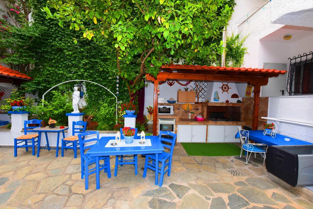 Haus Niko Apartments And Suites Nea Poteidaia Ngoại thất bức ảnh